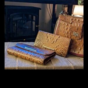 🎁Brahmin Crocodile Embossed Handbag and 2 Wallet Set. Duster Included